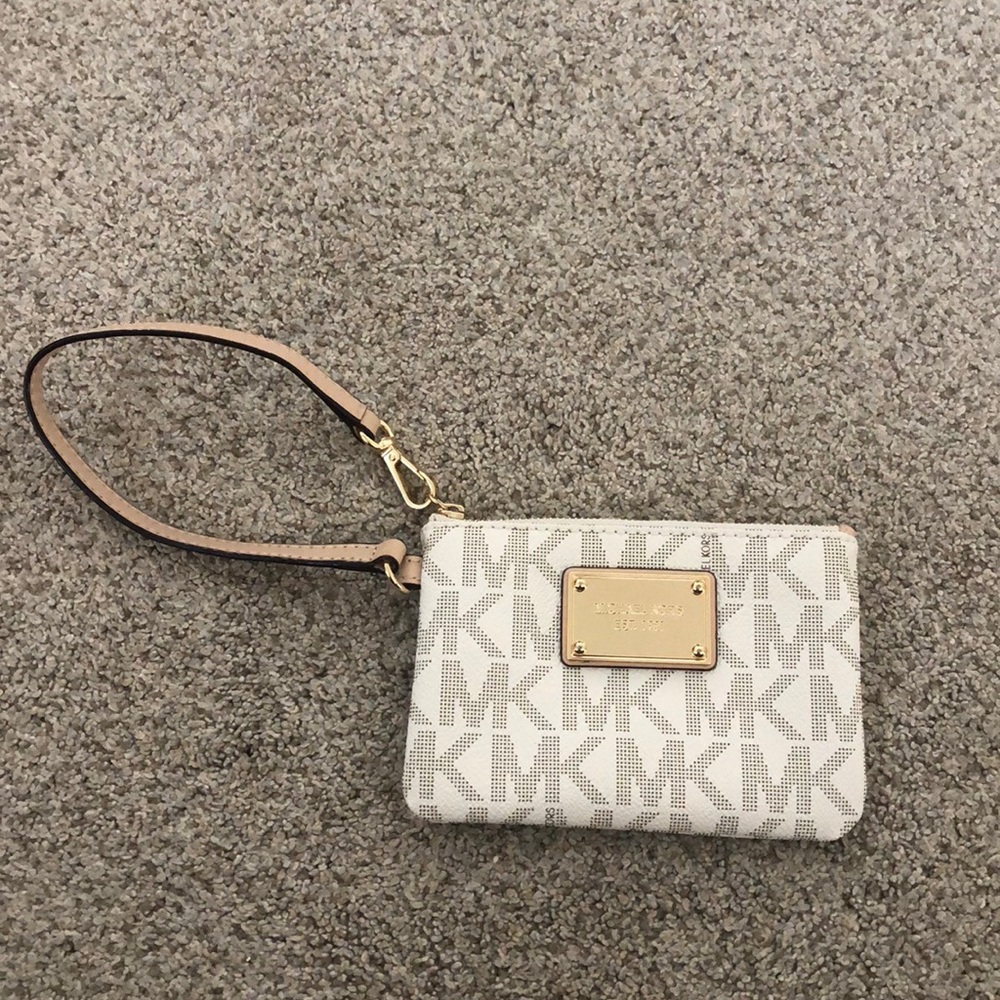 Michael Kors small signature wristlet